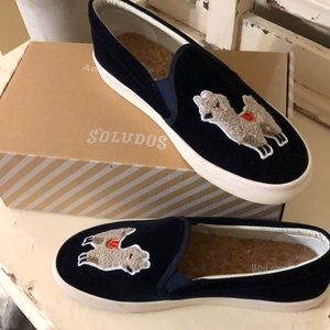 Soludos! Size 9, blue velvet llama shoes!!